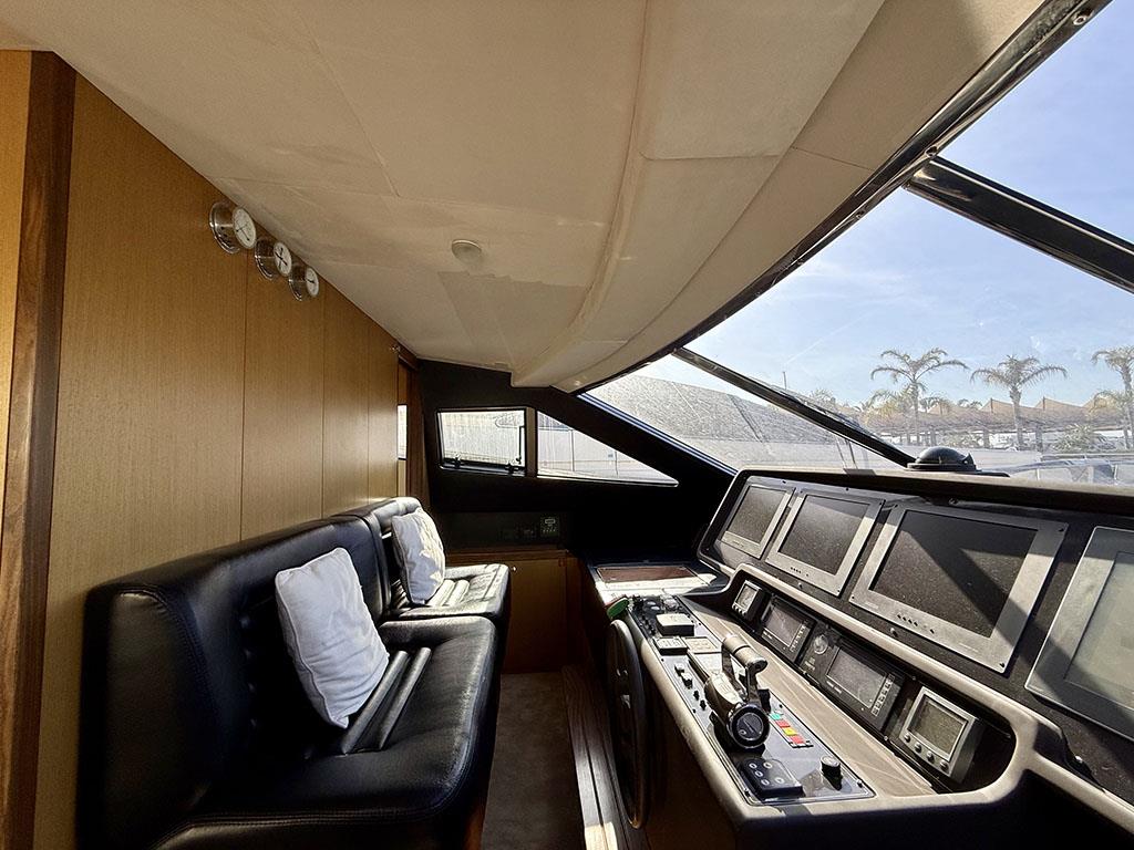 2005 FERRETTI YACHTS 731 